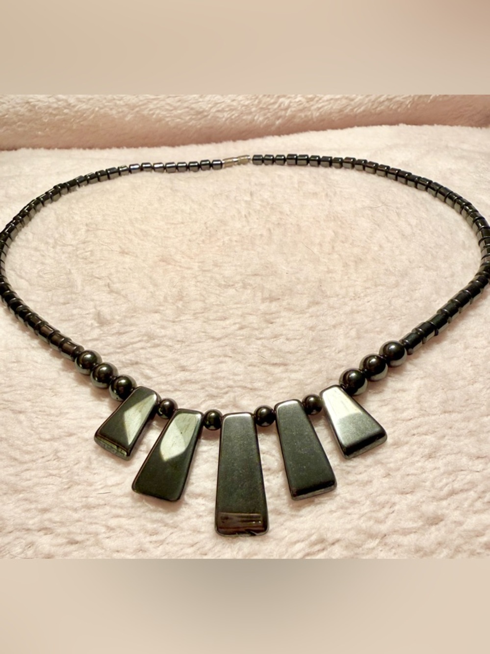 Vintage Y2K Hematite Fan Pendant Beaded Necklace - Dark Gray